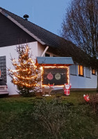 /album/oberbreidenbach-2024/warten-auf-das-christkind-am-dorfhaus-1-jpg/